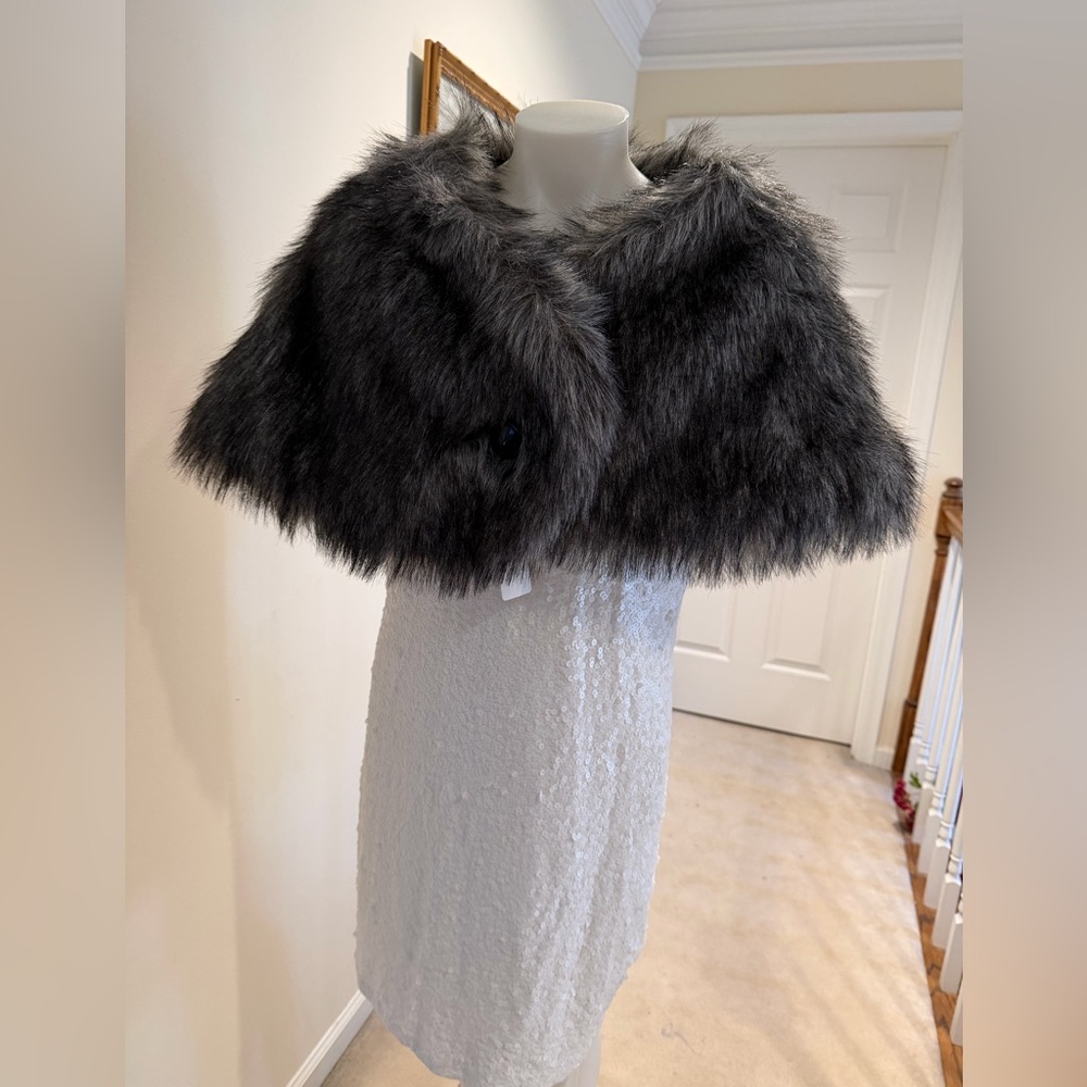 Moda International (Victoria’s Secret) Elegant Faux Fur Capelet